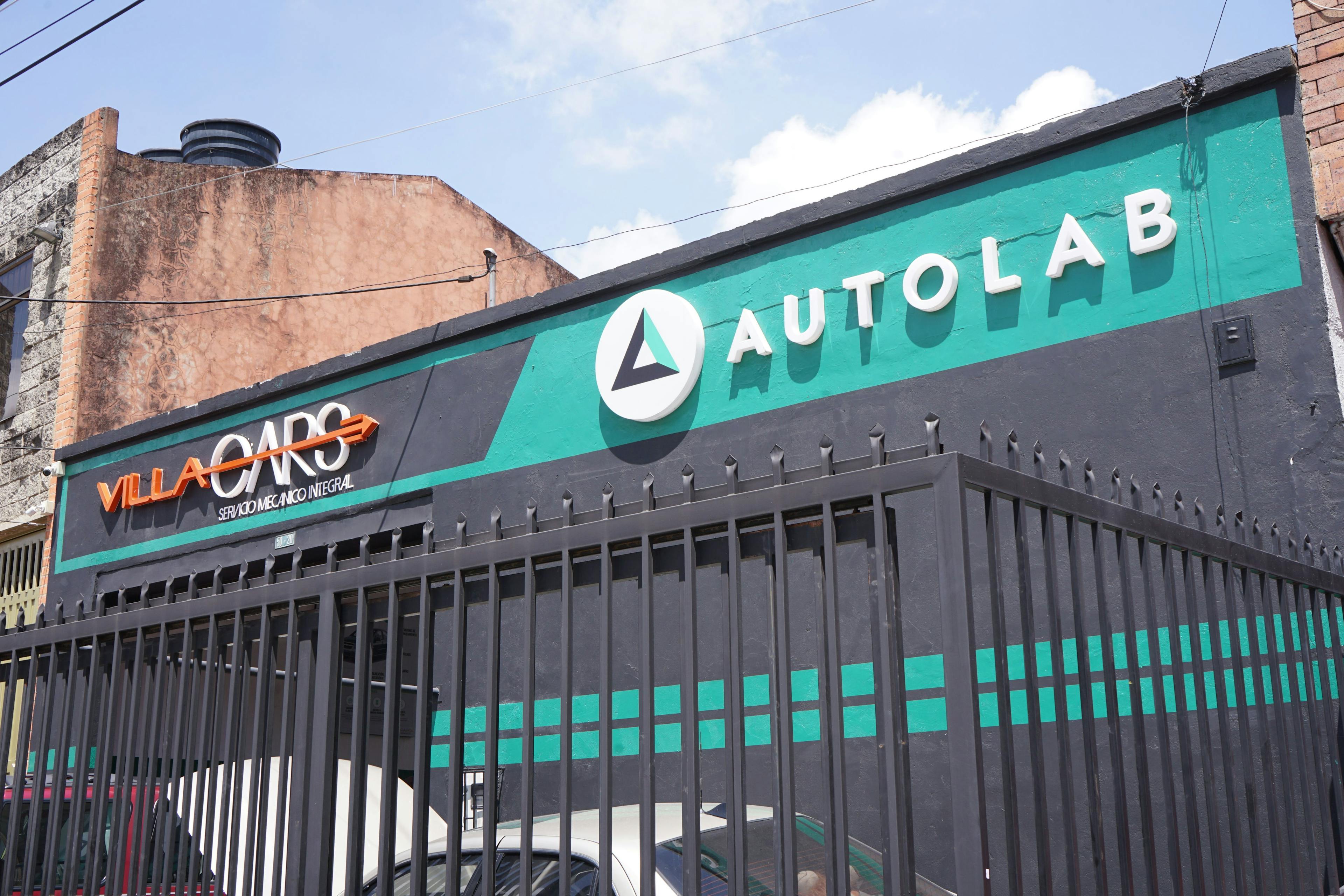 Autolab shop in Bogota